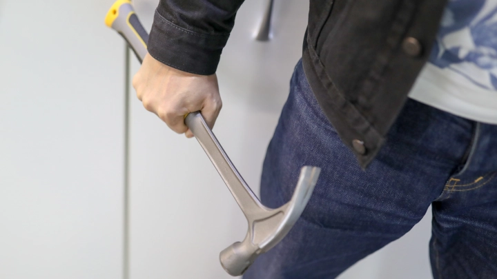 В Саратовской области подросток пытался убить депутата молотком