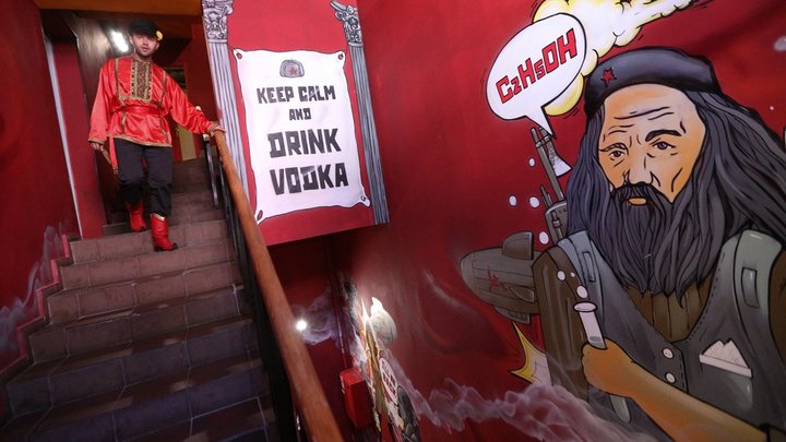 Творческий дебют Little Big: стереотипы о русских с надругательством над медведями. И это Россия?