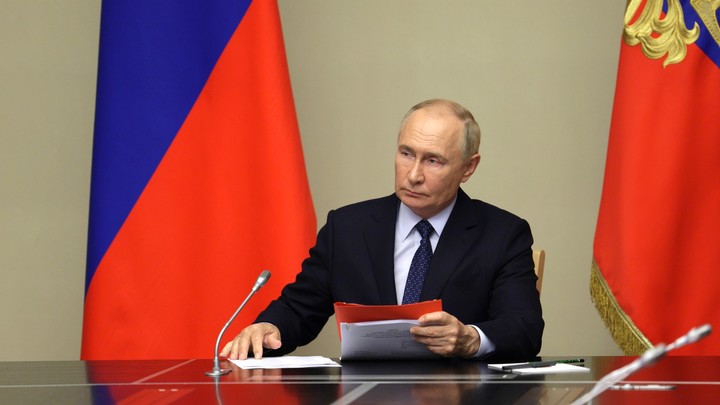 Внимание на рубашку: Таким Путина не видели давно. Кадры с неформального ужина с Алиевыми