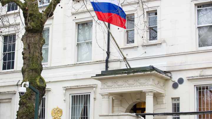 Посольство России остроумно подкололо Терезу Мэй по поводу дела Скрипаля - фото