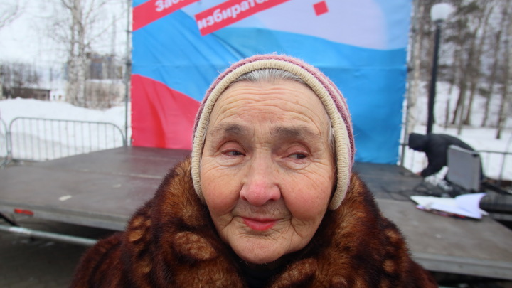 Новые приключения одной опрятной бабушки: После гнева Путина Рунет жалобят толпы кассиров