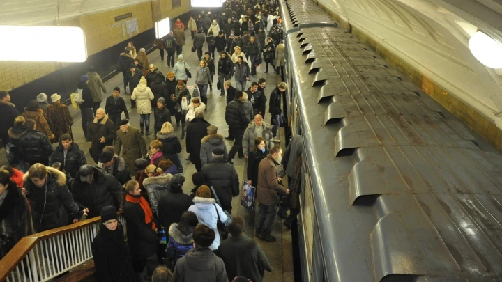 Уколы шприцем в метро. Терроризм или глупость?