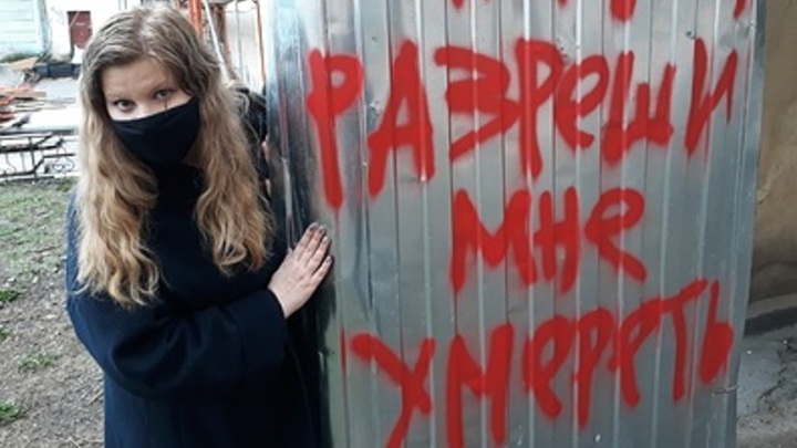 В Самаре девушка выпала с четырнадцатого этажа