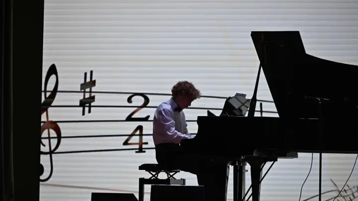 Театр La Fenice уволил дирижера Венеци из-за скандального интервью