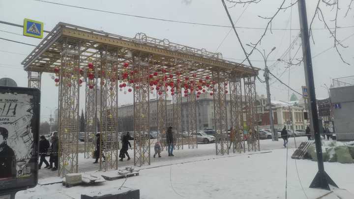 В Новосибирске пешеходную улицу Ленина уложили гремящей плиткой