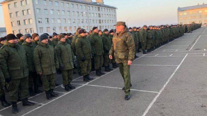 Губернатор Сергей Цивилев посетил учебный центр для мобилизованных в Юрге