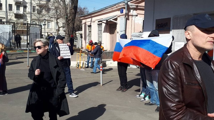 Терпение людей лопнуло: Новую газету попросили из России на выход