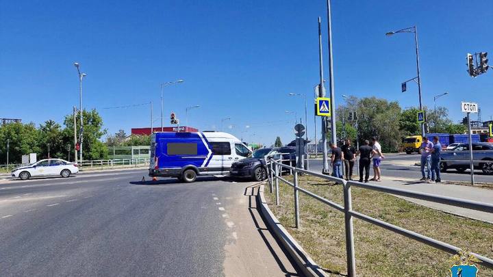 В Самаре Kia не уступил дорогу и врезался в Газель