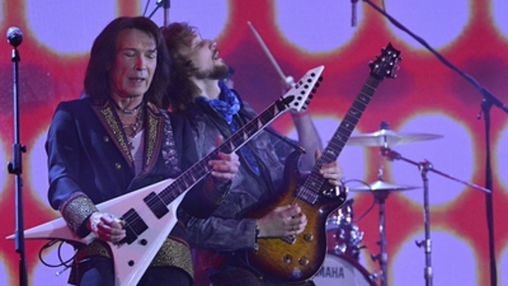 Концерт ко Дню Победы: Артисты Русского радио выступили в больнице Луганска