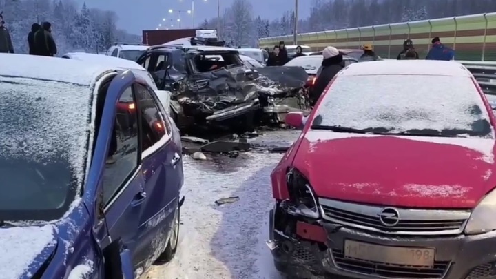 Названа причина массового ДТП на трассе М-11, где погибли годовалый малыш и его родители