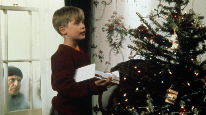 Плагиат и заговор против Трампа? Что скрывается за кадром новогодней комедии Один дома