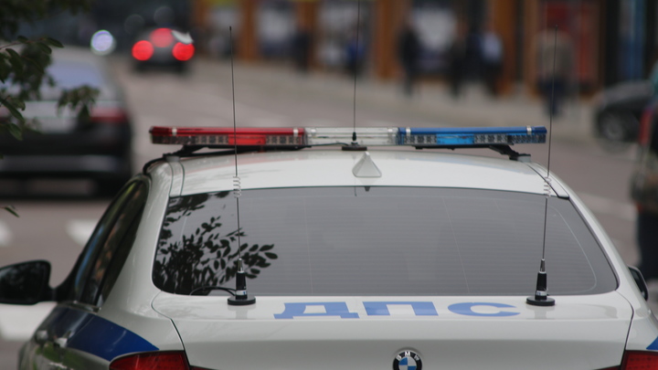 В МВД Свердловской области раскрыли обстоятельства ДТП грузовика и патрульной машины ДПС