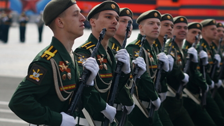 Европейцы опозорились с военным парадом. Русские показали, как должно быть