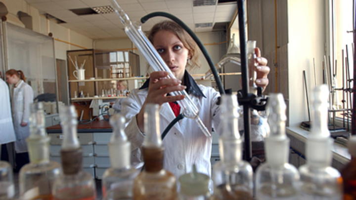 Школы Курганской области открывают профильные классы по химии и биологии