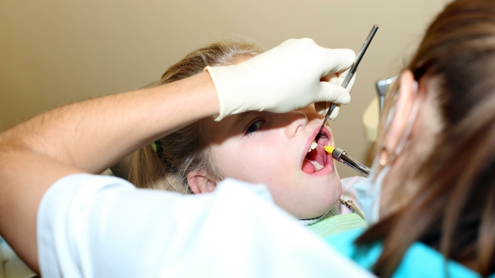 Переболевшие ковидом новосибирцы массово жалуются на кариес