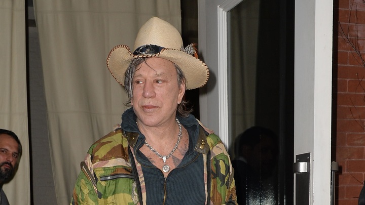 Голливудского актёра в Латвии вынудили перейти на режим самоизоляции