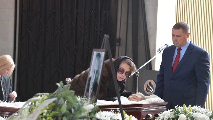 Божена Рынска в годовщину смерти мужа призналась: Чудовищно обижена