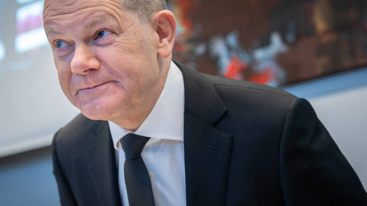 Шольц вспомнил о большой ошибке, призвав народ митинговать