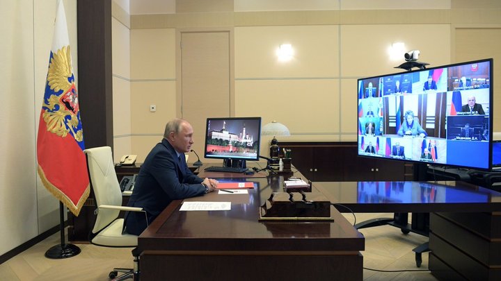 Путин устроил разнос регионалам. Политолог увидел деталь: Вот эти суетливые, нервные люди - государственные мужи?