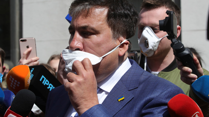 Глаза в глаза и ногти - в колено: Саакашвили рассказал украинцам о разговоре с Путиным