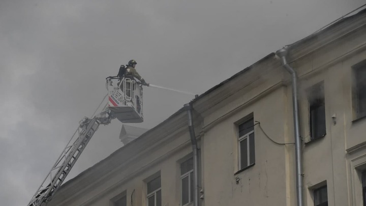 В Ростовской области многодетный отец спас из огня соседских детей, вытащив их через балкон