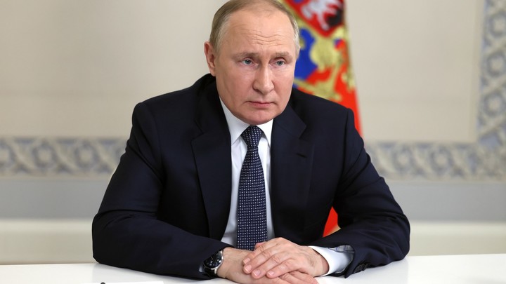 Песков - о прямой линии Путина: Сейчас очень много более важных мероприятий у президента