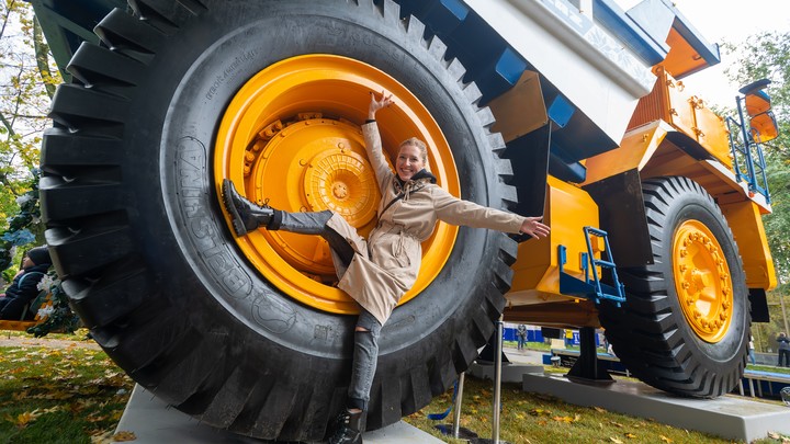 БелАЗ против Бентли - кто кого? В Белоруссии дали достойный ответ зазнавшимся британцам