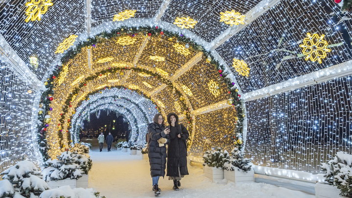 Москвичей ждёт более 200 мероприятий: Как встретить Новый год в столице?