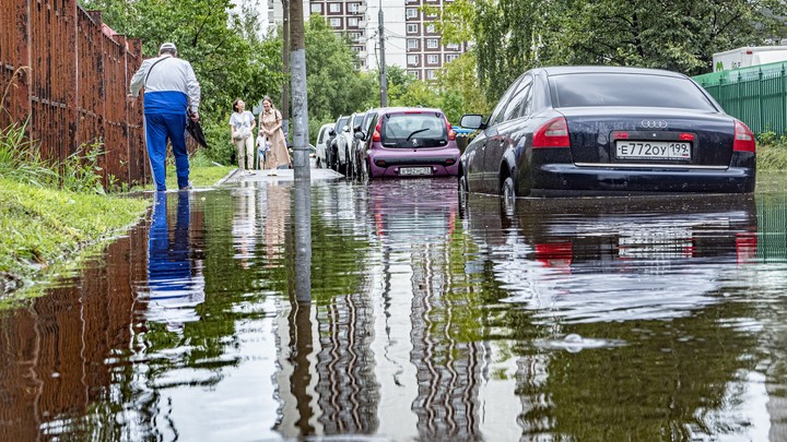 Ливень в Москве: покроет ли автостраховка ущерб от летнего наводнения