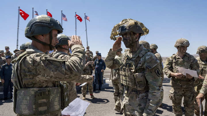 У США готов план Б в случае неудачи на Украине. Против России пустят сирийцев и молдаван