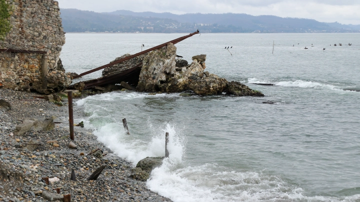 Танкер и сухогруз столкнулись у Геленджика: суда застряли в море
