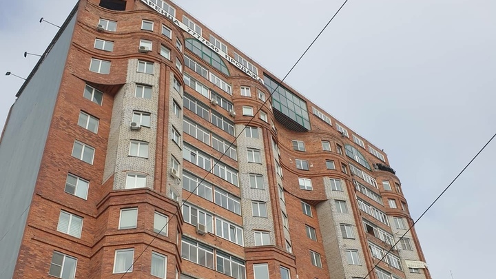 Суд постановил снести этаж высотки в центре Челябинска