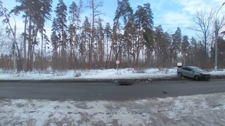 В Тольятти в лобовом столкновении пострадала женщина. Её увезли в больницу