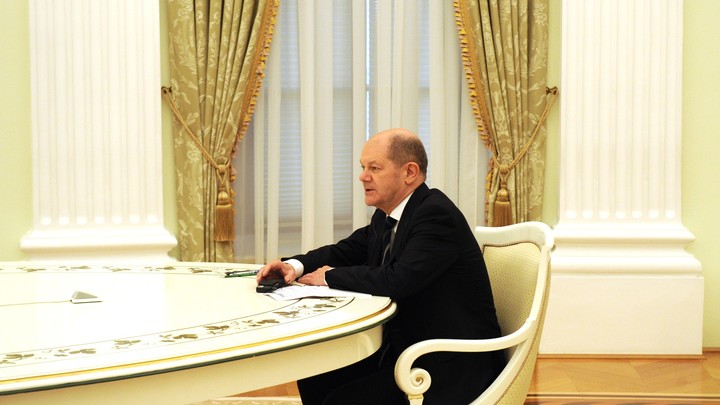 Канцлер Германии просит Путина не признавать Донбасс