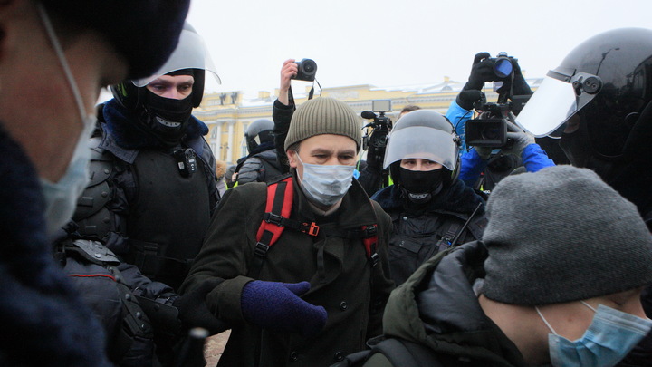 Антивоенный митинг в Екатеринбурге превратился в шествие