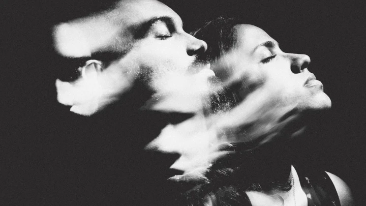 Жгли травы и собирали воду с тел: Жуткие детали из офиса Зеленского. Мендель рассказала о приглашённых магах и страшных ритуалах