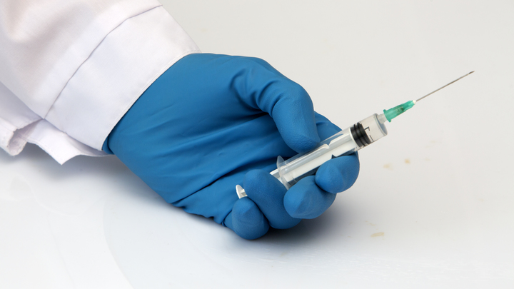 Эффект проявился за сутки: Прививка американской вакциной вызвала нетипичную реакцию