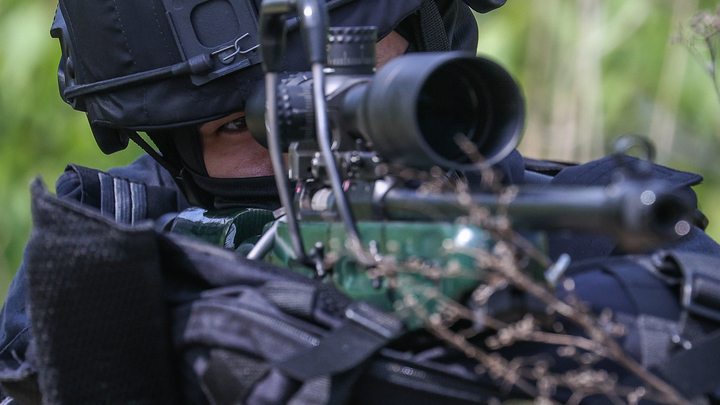 Русский снайпер в зоне СВО ликвидировал противника, проведя четыре дня в засаде