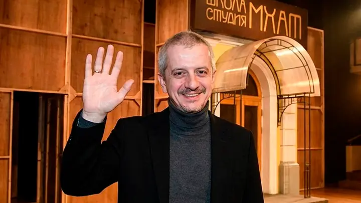 С вещами – на выход: Богомолов порулил школой МХАТ всего 19 дней – И хватит!