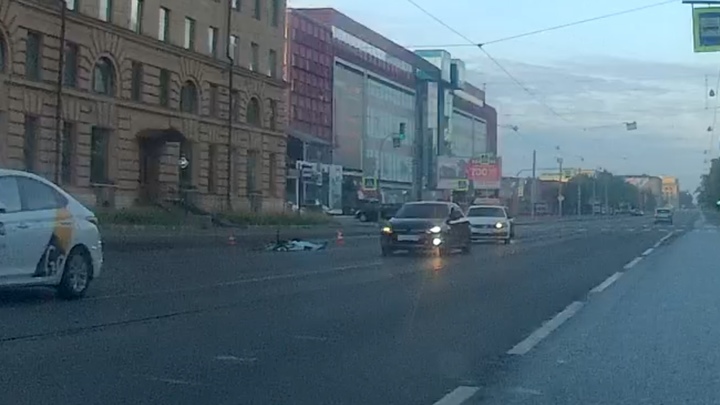 Молодая петербурженка на BMW, сбившая велосипедиста, оказалась злостной нарушительницей