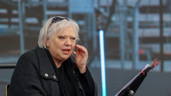 Онкобольная и в инвалидном кресле Крючкова рассказала о здоровье и семье