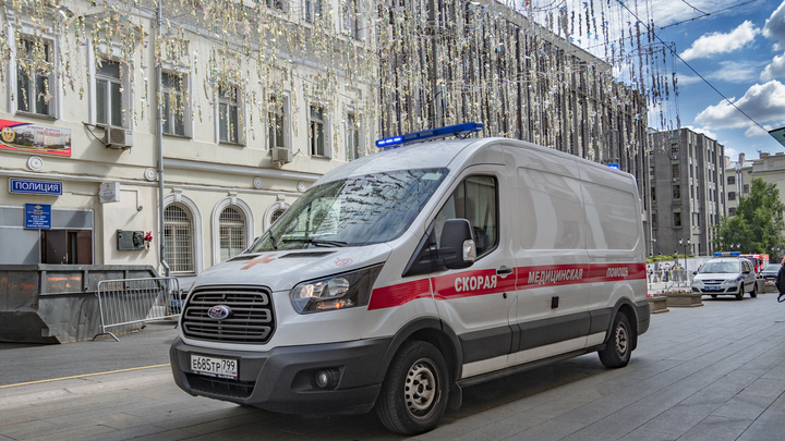 Петербуржцы недовольны километровыми очередями из скорых