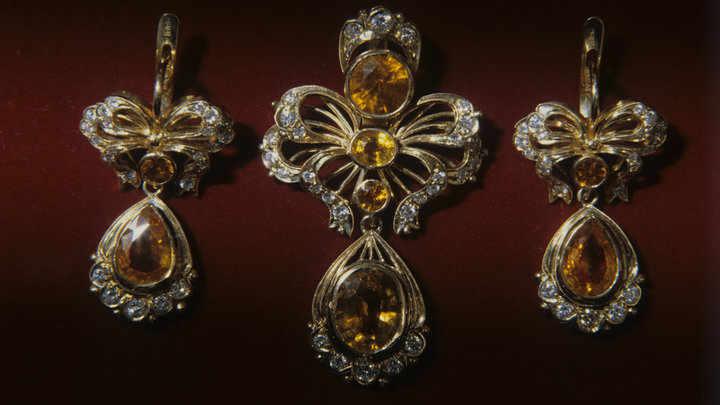 Деньги и украшения на 12 миллионов рублей украли из квартиры пенсионерки на западе Москвы