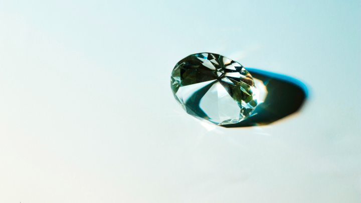 Двое друзей-бедняков из Индии нашли крупный алмаз стоимостью в миллионы