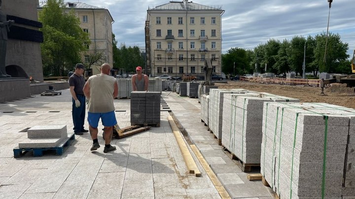 В Архангельске благоустроят площадь Мира перед Вечным огнем: для этого закупили сотни тонн гранита