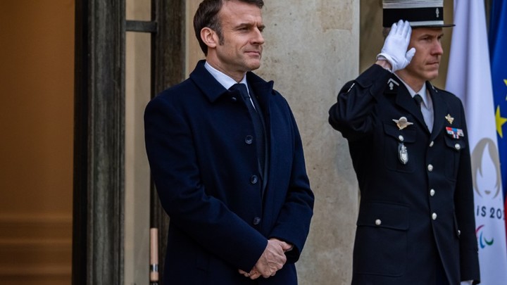 Коалиция Макрона: Париж вошёл в крутое пике - России грозят ракетами