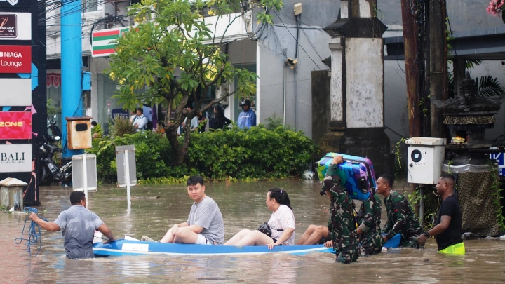 Бедствие на Бали: На острове подсчитывают погибших и пропавших