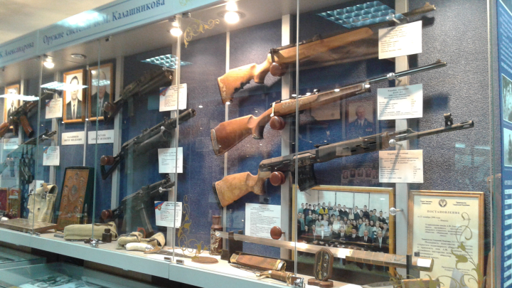 Ъ: Закончено дело о контрабанде деталей для автоматов Калашникова