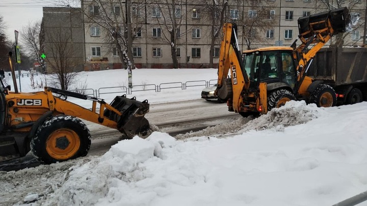 Не мешайте убирать шугу!: челябинские дорожники обратились к автомобилистам