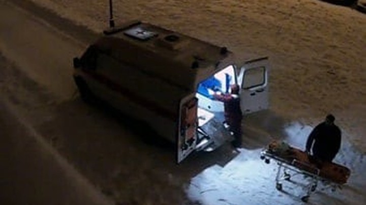 В Магнитогорске мужчина упал с девятого этажа и выжил
